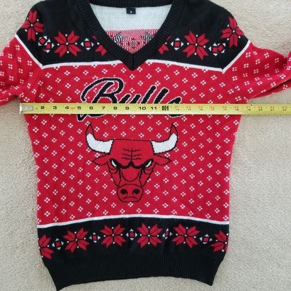 Chicago Bulls Christmas Holiday Winter Sweater Size M - Picture 9 of 10